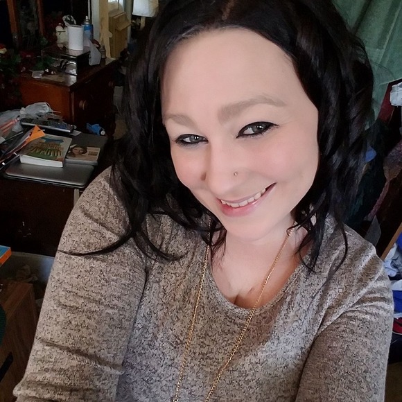 Meet your Posher, Stephenie - Picture 1 of 1